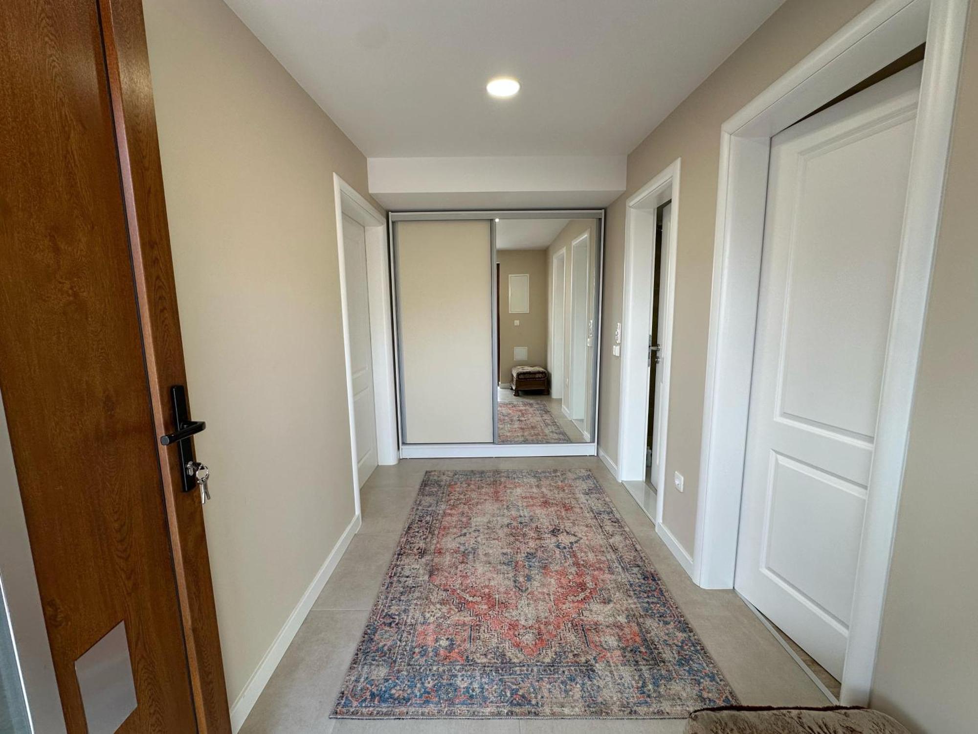 16th Street Apartment *